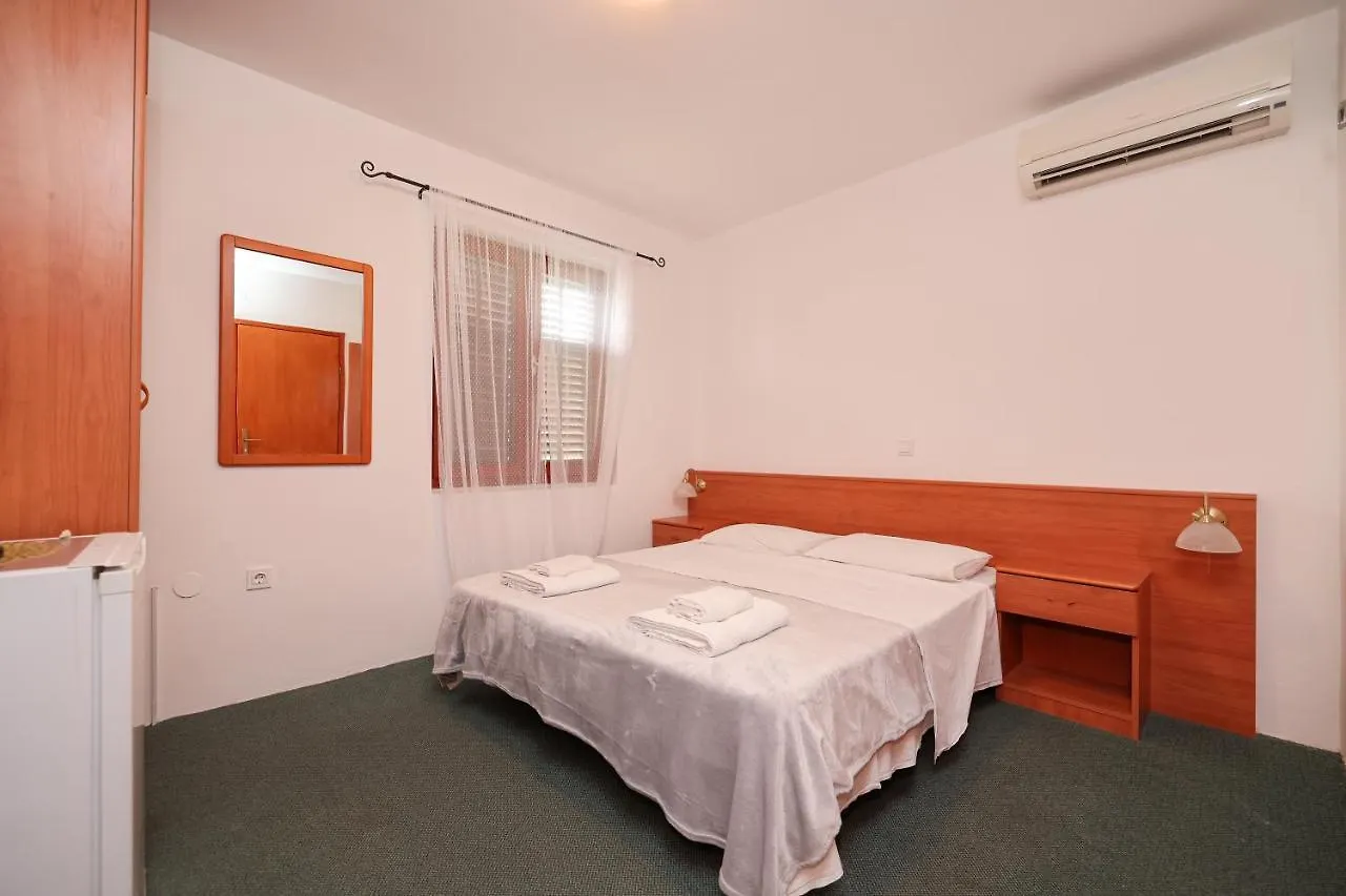 Guest house Rooms Leo Zadar