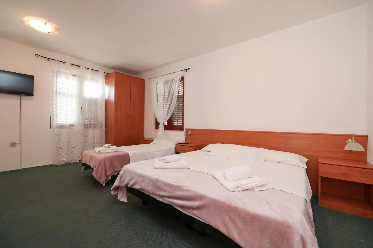 Rooms Leo Zadar Guest house