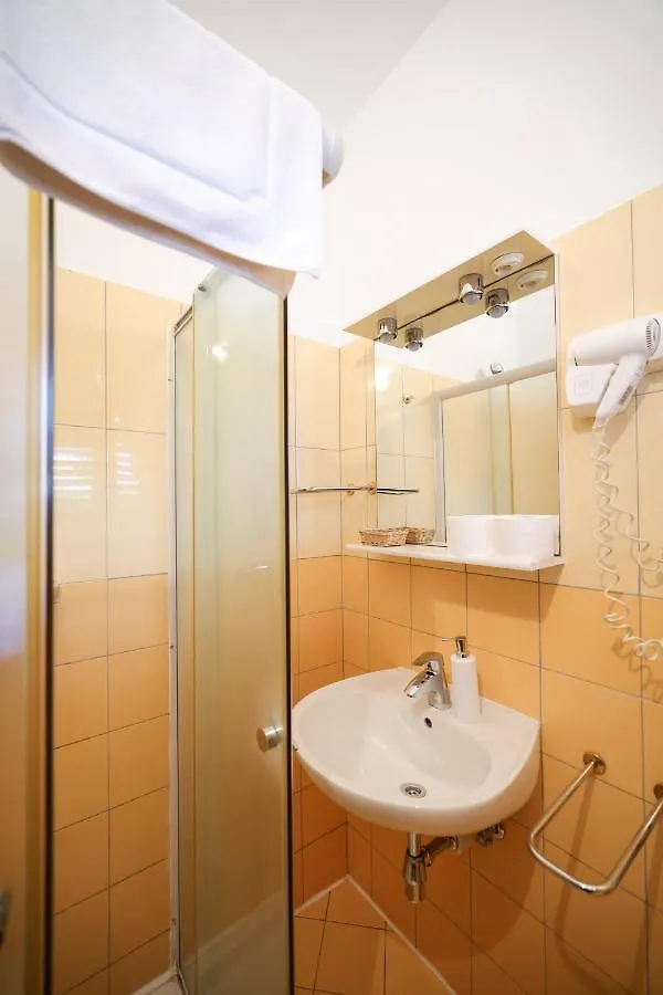 Guest house Rooms Leo Zadar