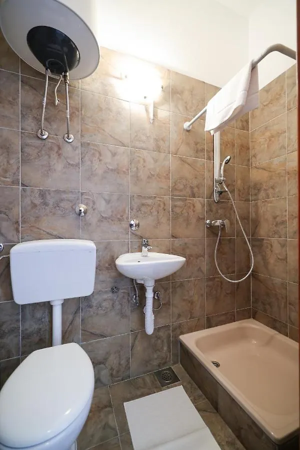 Rooms Leo Zadar 0*,  Croatia