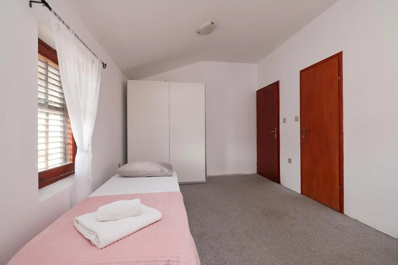 Rooms Leo Zadar Guest house