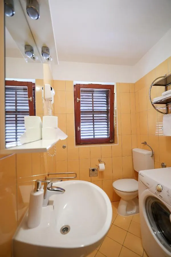 Rooms Leo Zadar