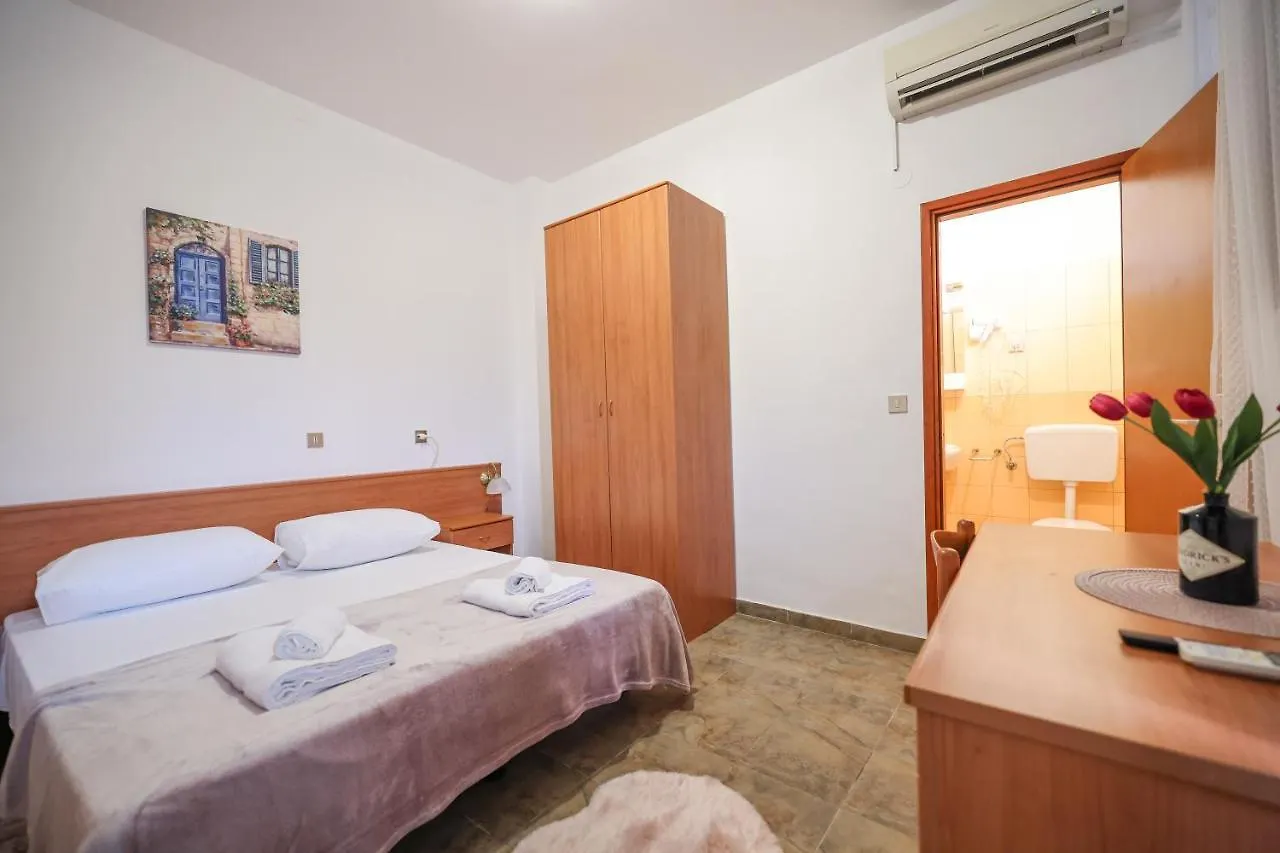 Guest house Rooms Leo Zadar