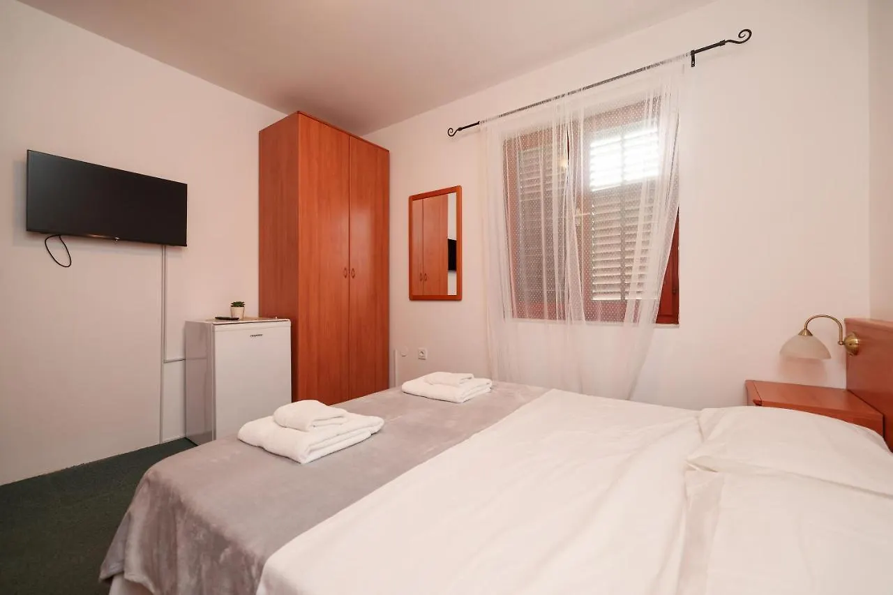 Rooms Leo Zadar