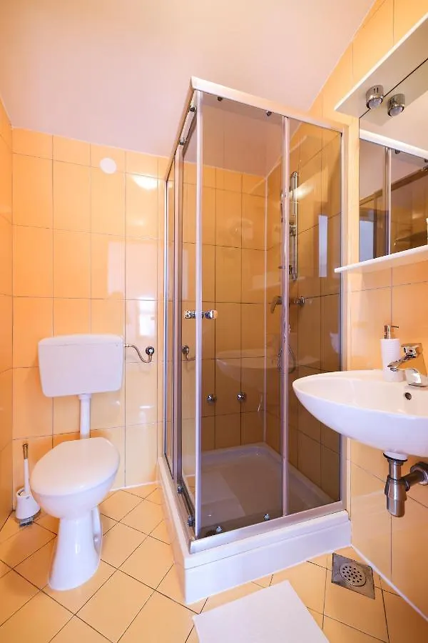 Rooms Leo Zadar 0*,
