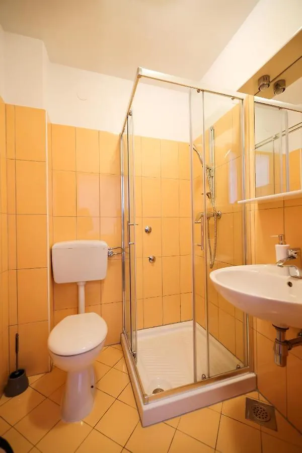 Rooms Leo Zadar Guest house