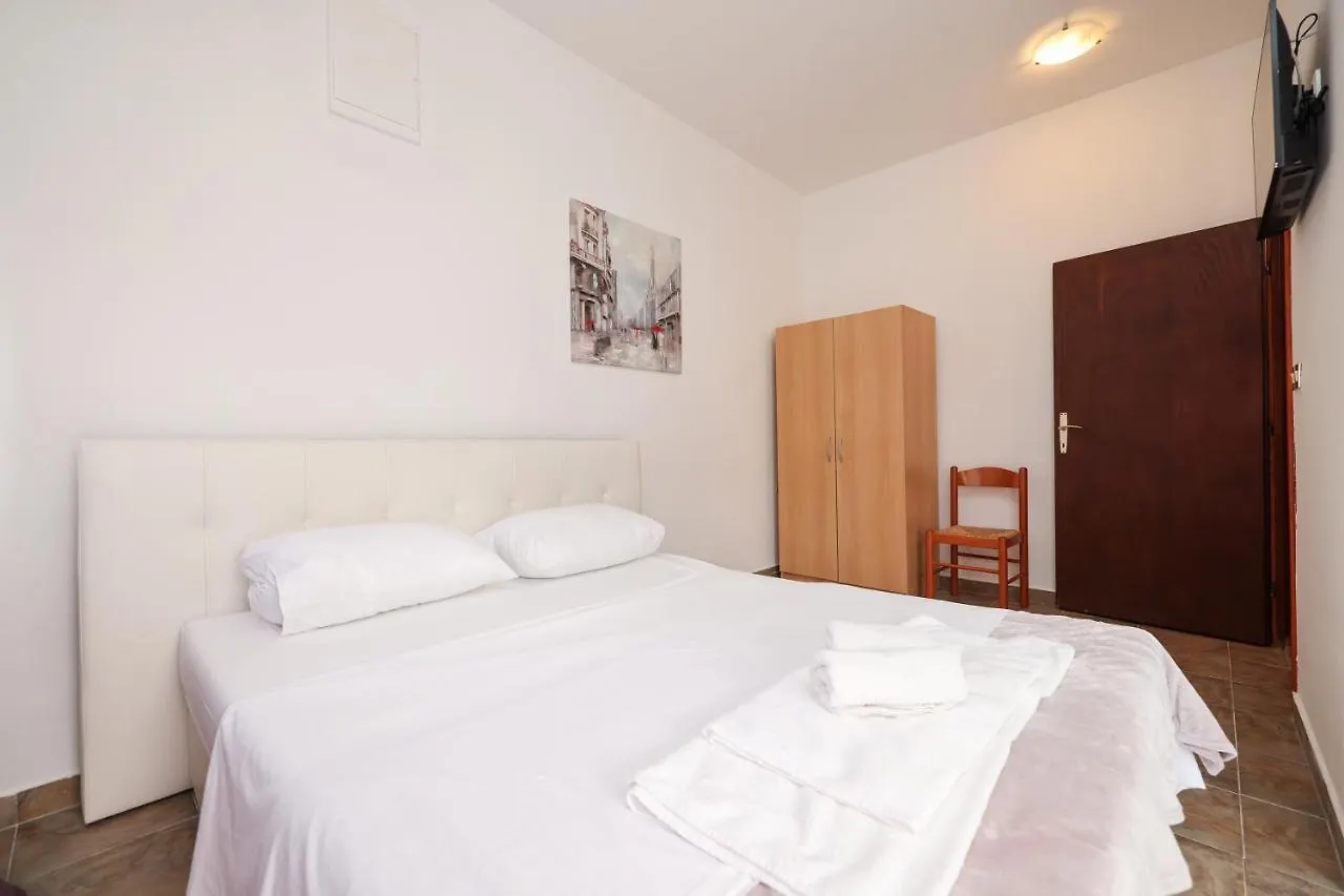 Rooms Leo Zadar