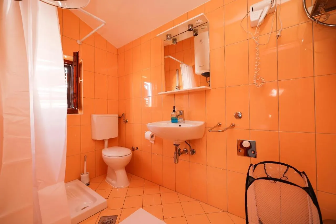 Guest house Rooms Leo Zadar