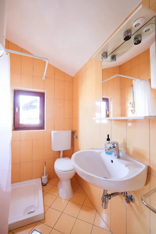 Rooms Leo Zadar