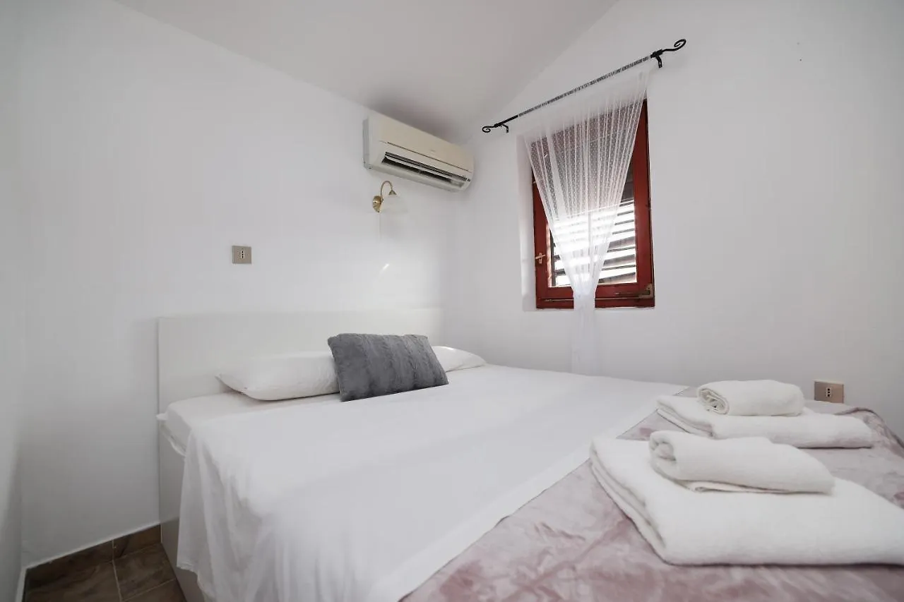 Penzion Rooms Leo Zadar
