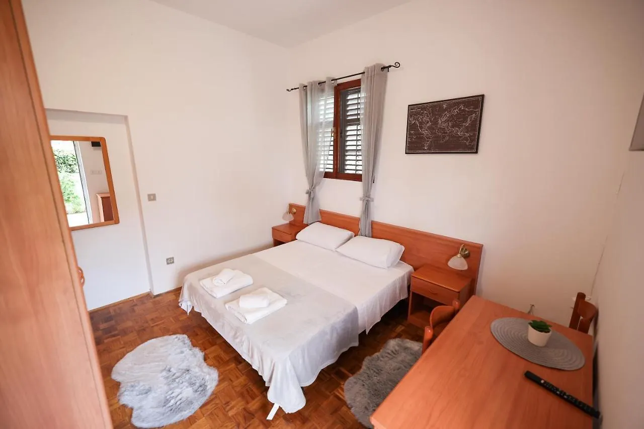Rooms Leo Zadar 0*,
